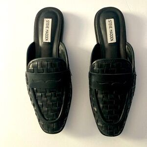 Steve Madden Womens SZ 8 Black leather penny slot loafers perfect Condition